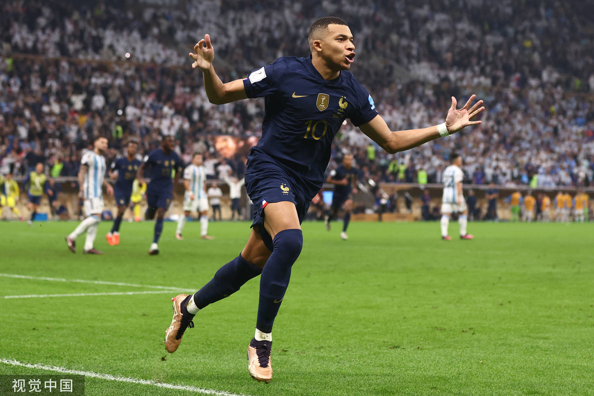 关于阿根廷翻盘加拿大，德利赫特完成帽子戏法的信息