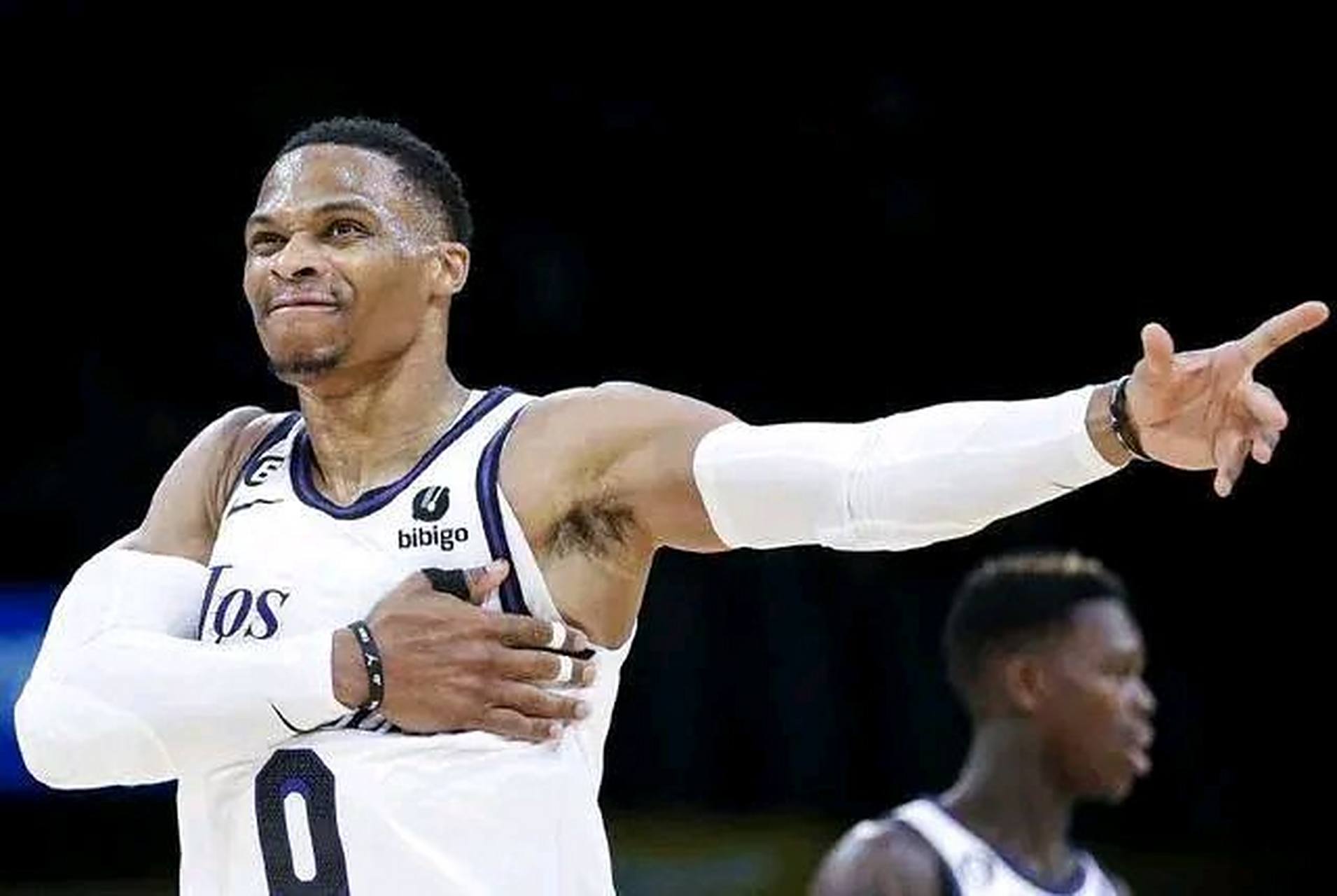 爵士逆转马刺,威斯布鲁克关键制胜的简单介绍 爵士逆转马刺,威斯布鲁克关键制胜的简单介绍