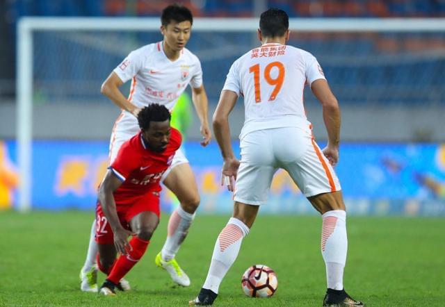 开云体育app-鲁能球员受伤被换下场，力帆取得胜利