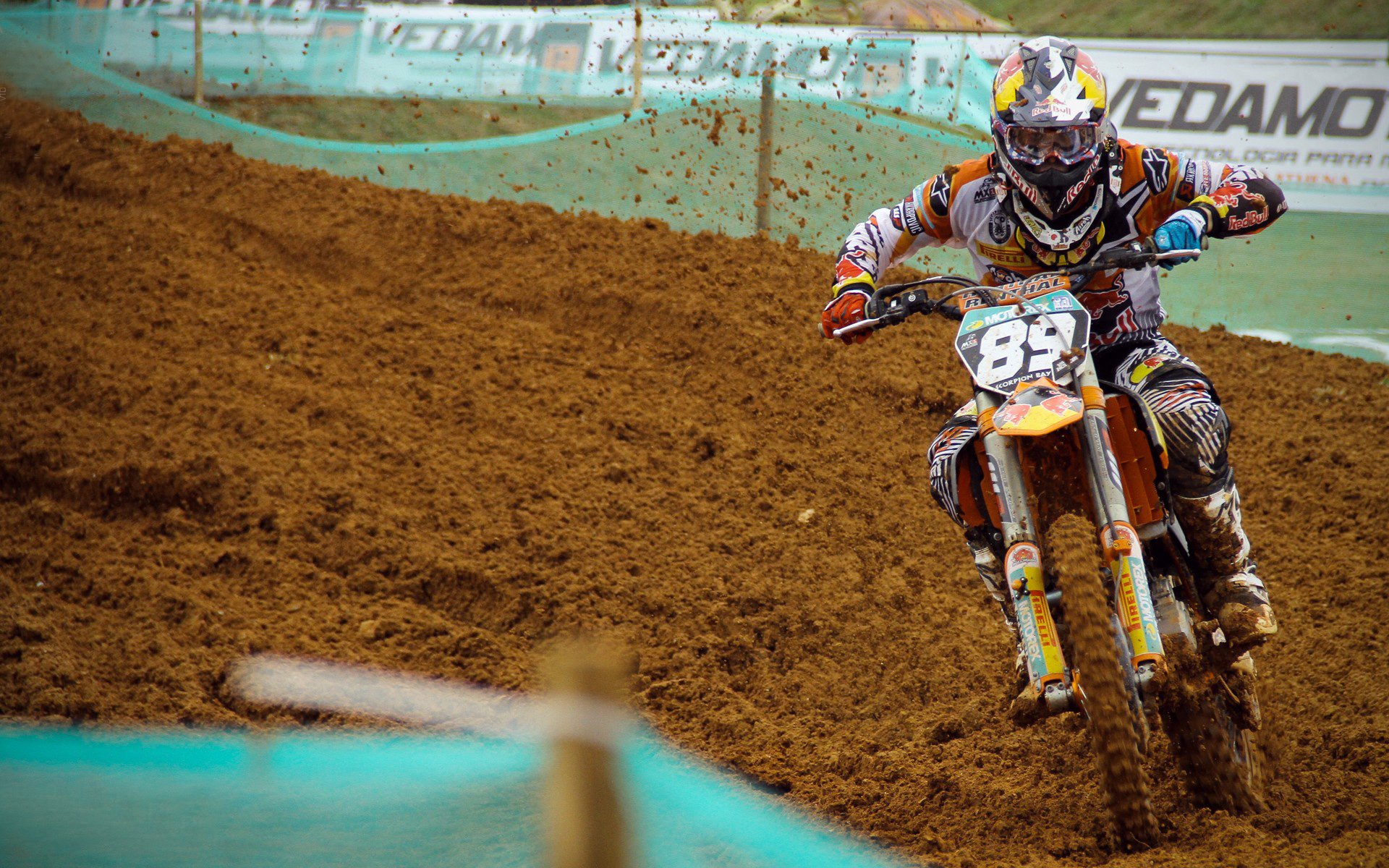 绿茵场上的史诗,当英格兰铁血强行终结AC米兰的欧冠传奇