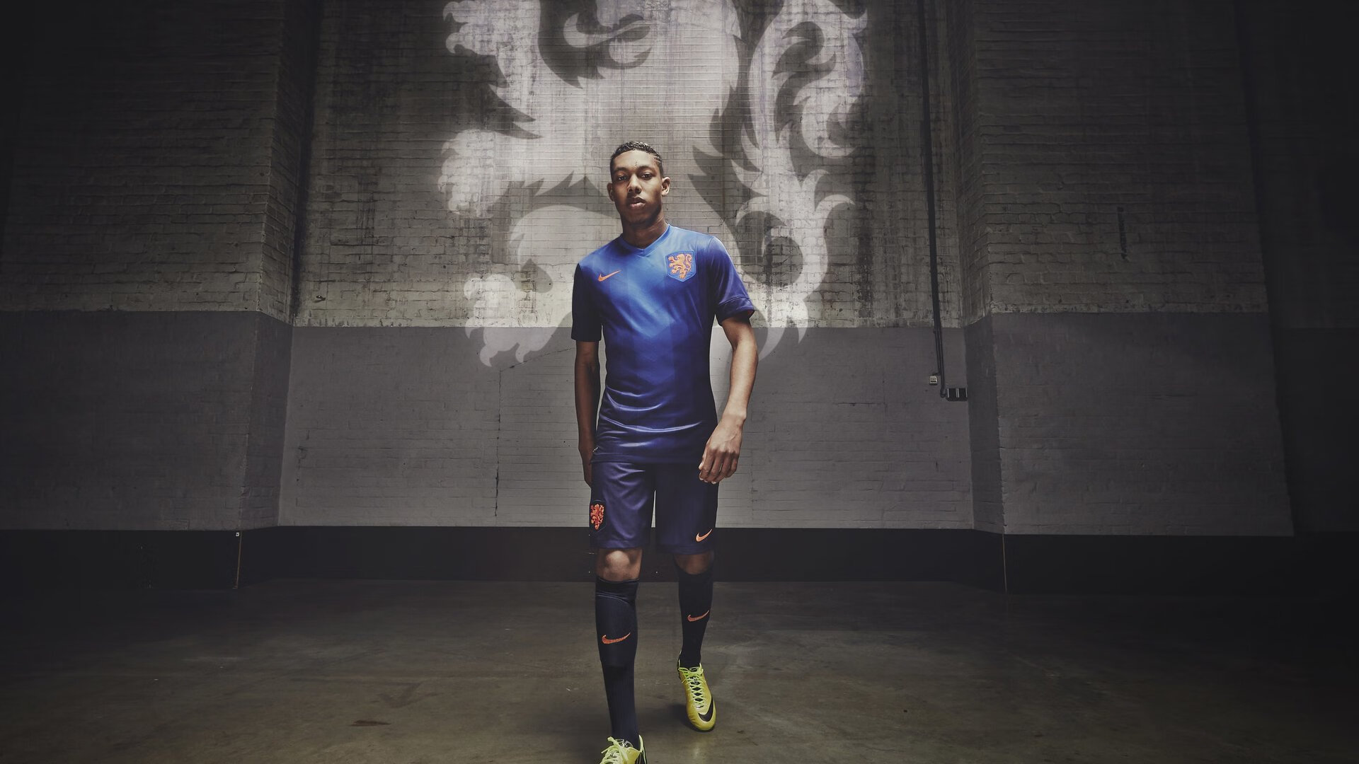 开云体育APP下载-年度焦点之战之夜，阿拉巴高光表现，定义现代后卫的艺术